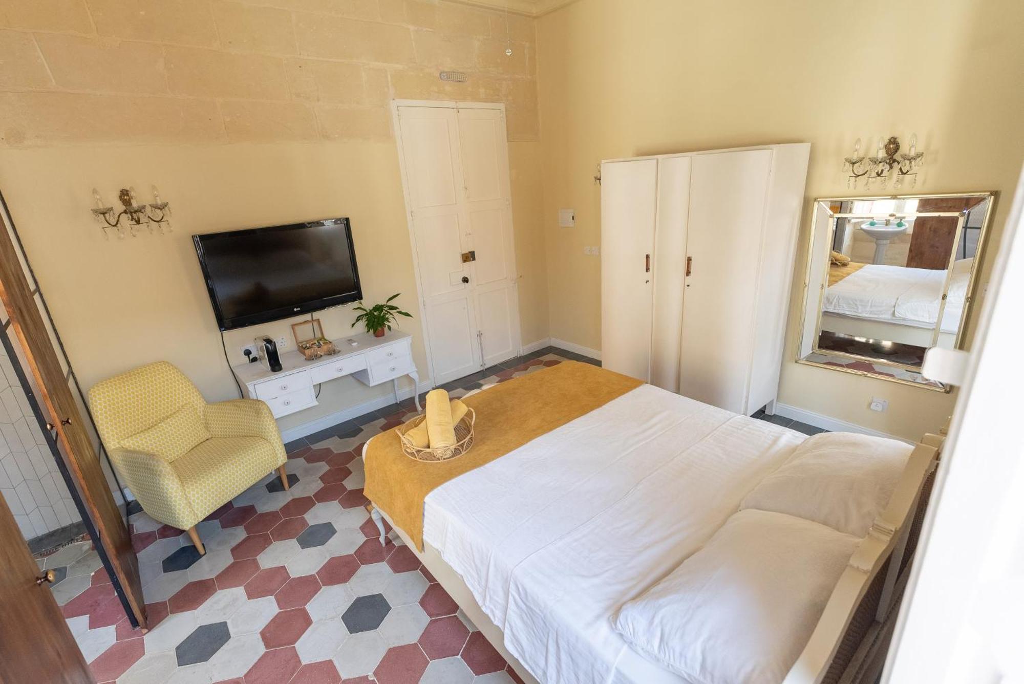 Tinja Bnb Sliema Luaran gambar