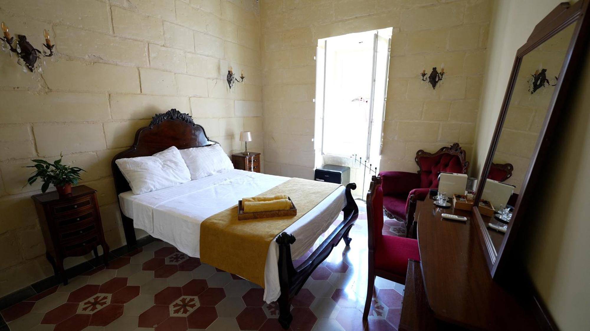 Tinja Bnb Sliema Luaran gambar